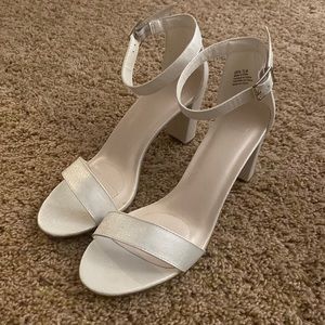 David’s Bridal Arya heel